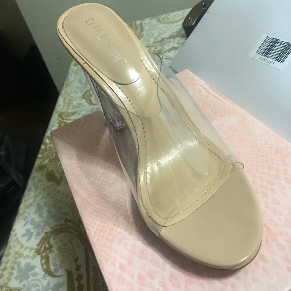 Clear heels slide. 3.1/2 size heels